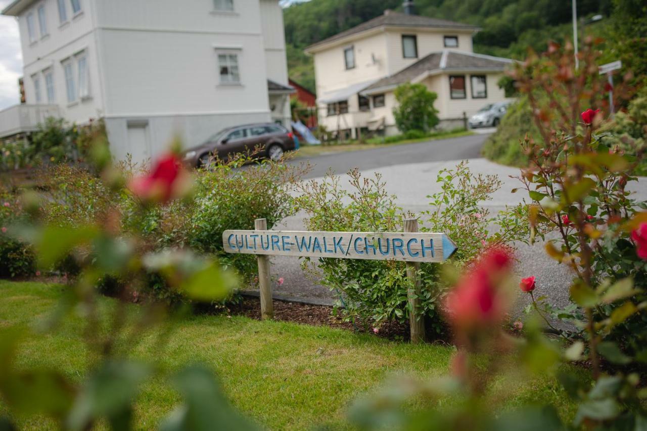 Leikanger Fjordhotel - Unike Hoteller Kültér fotó